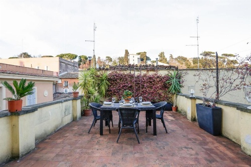 Spanish Steps Regal Penthouse image 10